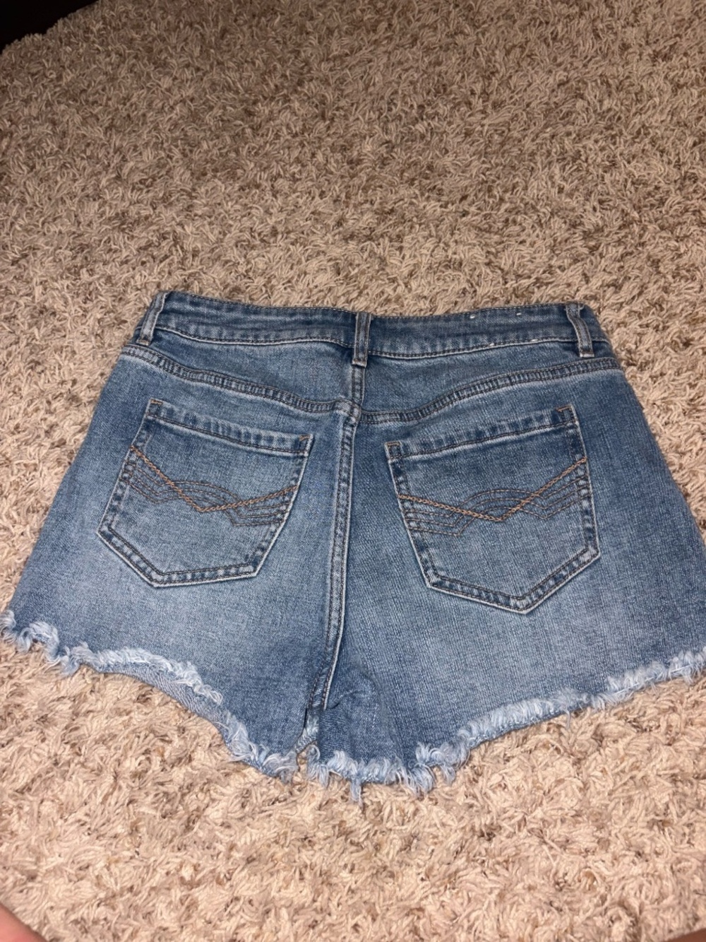 Idyllwind cut off jean shorts - Picture 2 of 3